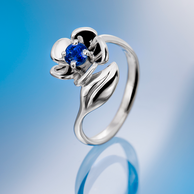 Bellis Perennis ring