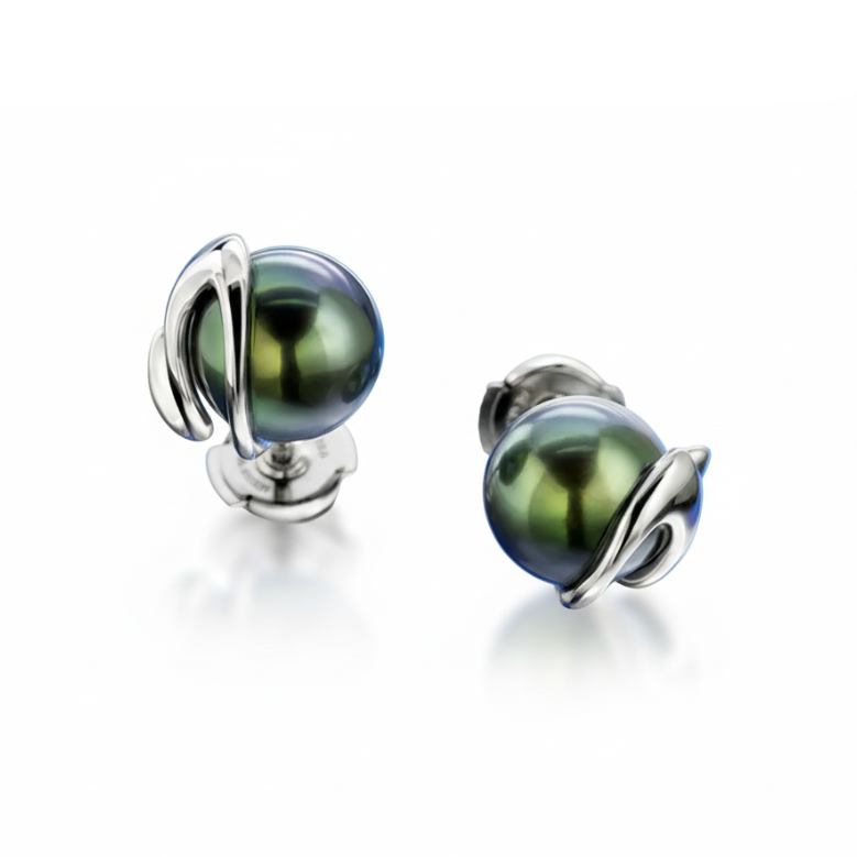 Nora Sebő earrings
