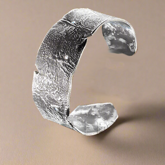 Moon Surface karkötő - ezüst, cikón