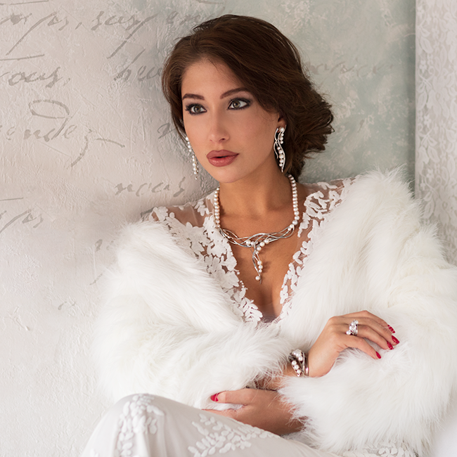 Flirt fülbevaló - 18k, fehér arany, akoya fehér gyöngyök, gyémántok