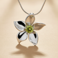 Plumeria medál - 14k, fehér arany, cirkón