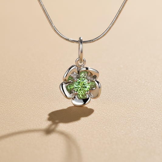 Bellis Perennis G medál - 14k, fehér arany, tsavorite gránát