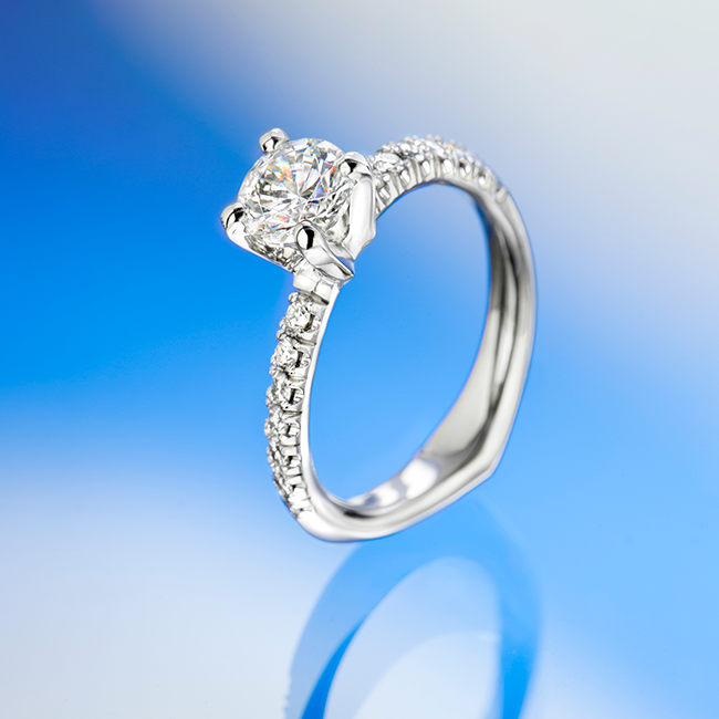 Equestrian solitaire ring