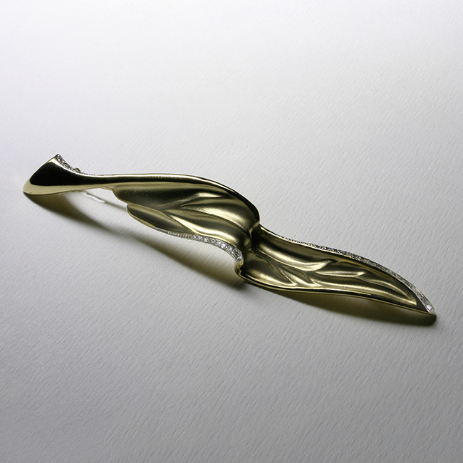 Midnight brooch