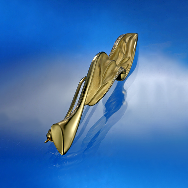 Midnight brooch