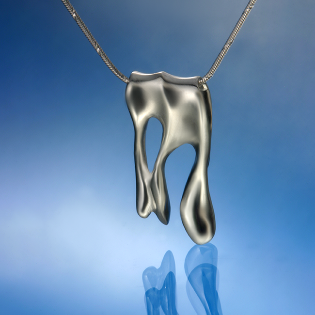 Nurbs medál - 14k, fehér arany