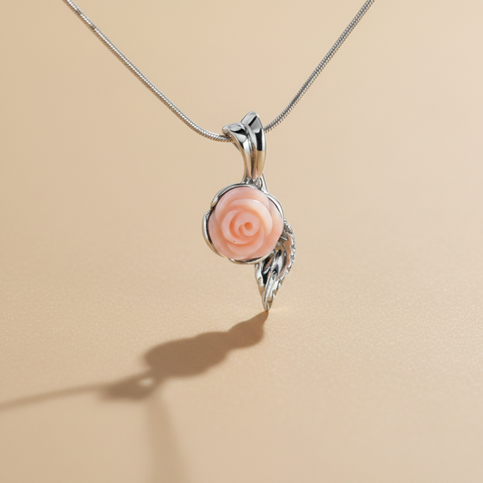 Blush medál - 14k, fehér arany, rózsaszín koral