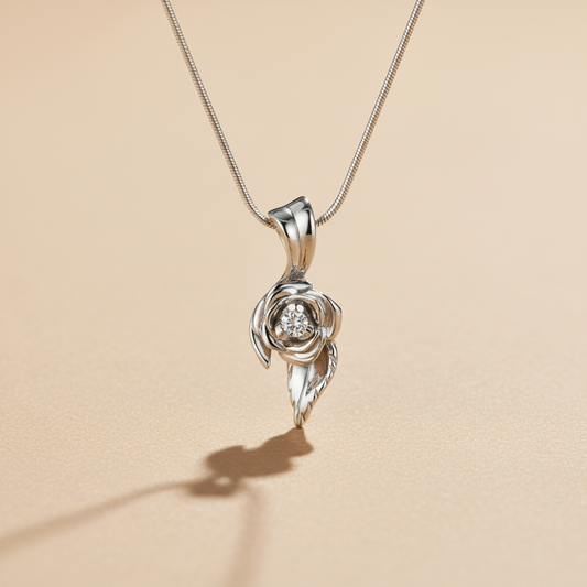 Rose W medál - 14k, fehér arany, gyémántok
