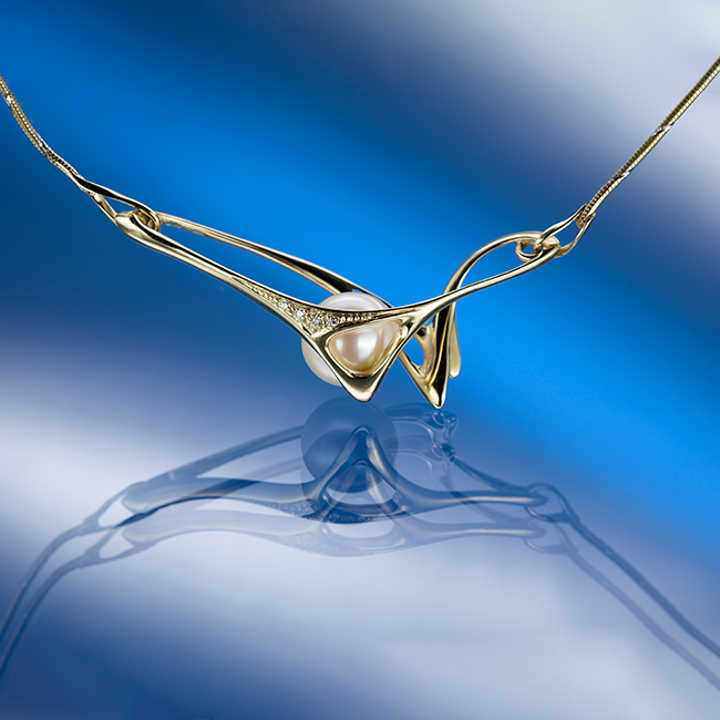 Symphony pendant