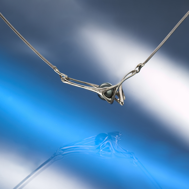Symphony pendant