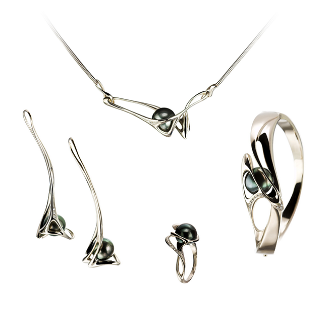 Symphony pendant