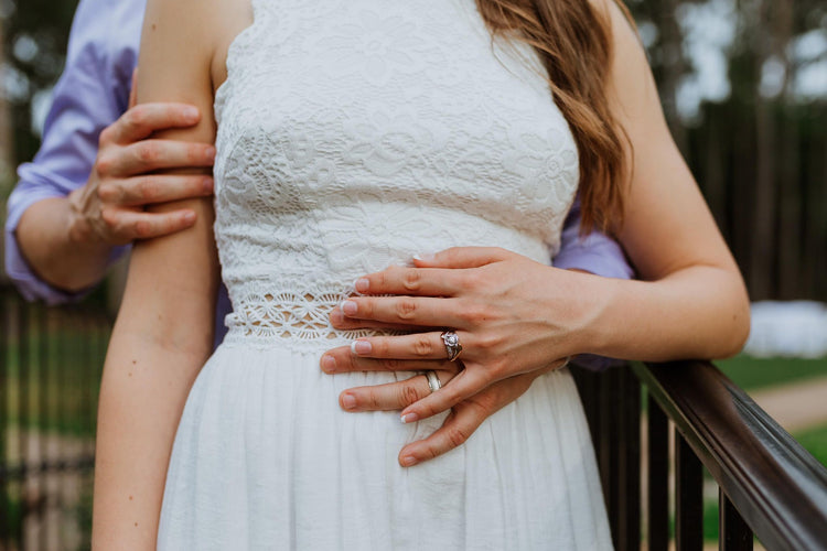 házaspár karikagyűrűvel